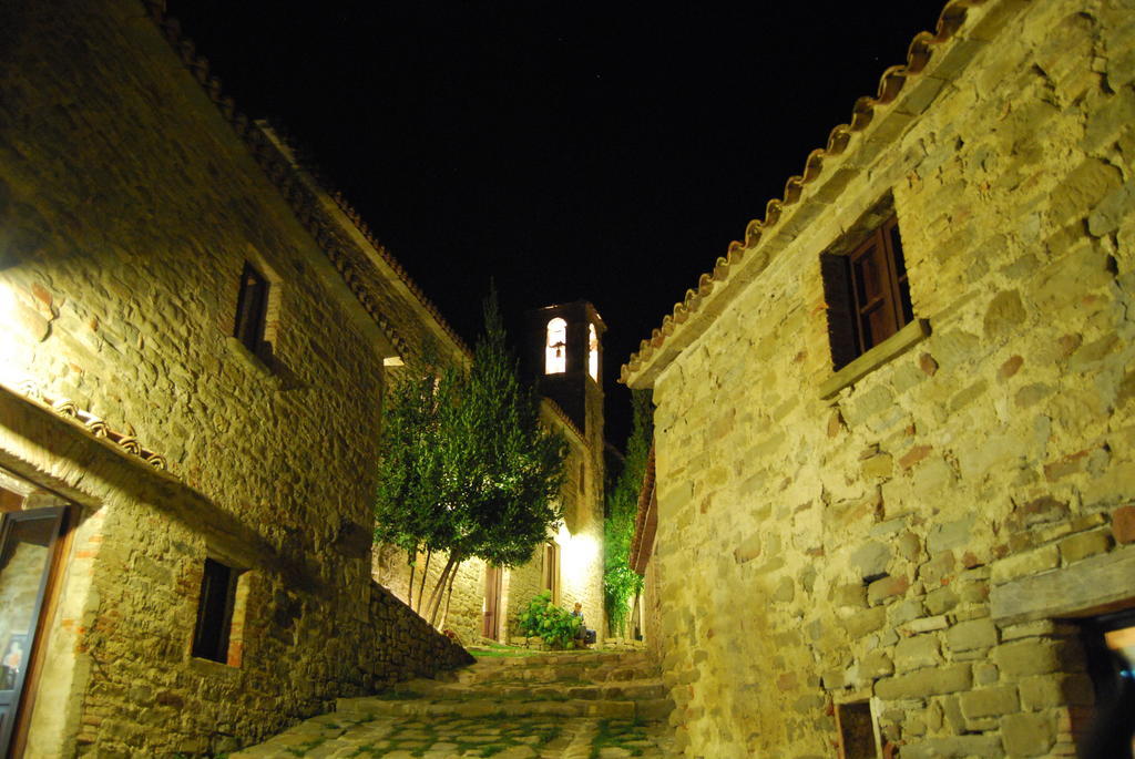 מלון Mengara Borgo Di Carpiano מראה חיצוני תמונה